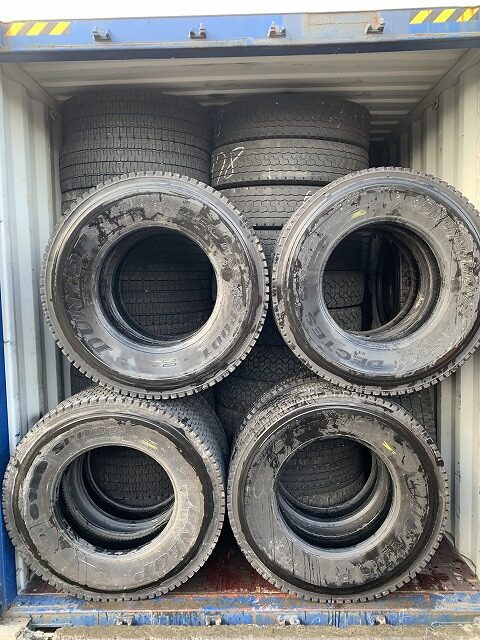 Loading image when exporting used tires(to South Asia)